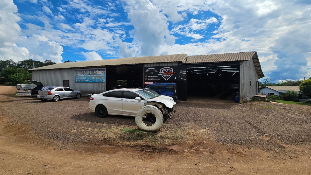 Fachada da LW Oficina Garage em Itapiranga, SC